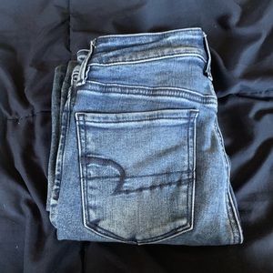 American Eagle cropped & distressed ankle jegging